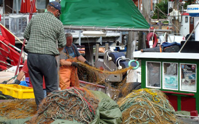 Fischer am Hafen